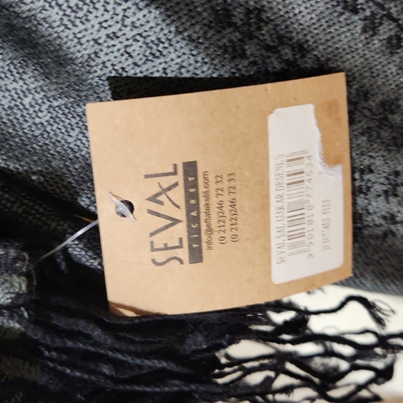 Scarf - Picture 3 of 4